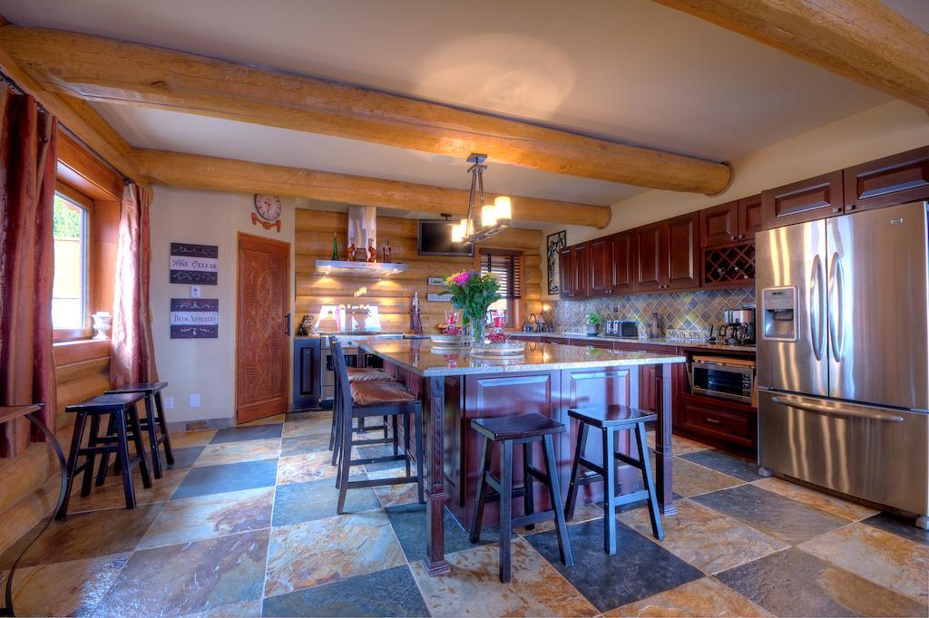 A Okanagan Lakeview Inn Kelowna Extérieur photo